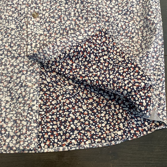 NWOT- men’s short sleeve RIP CURL button down shirt. Size L - Picture 9 of 11